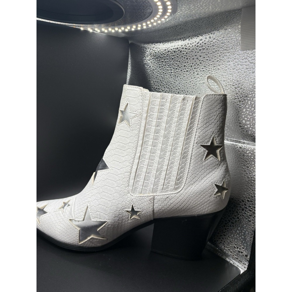 Betsy Johnson Women's 10 Silver Star Cowgirl Short Boots White Shiny Faux Snake - Picture 6 of 12